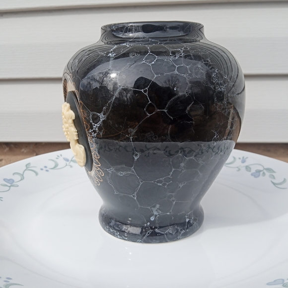 Vintage Victorian style Ceramic Vase - Picture 4 of 5